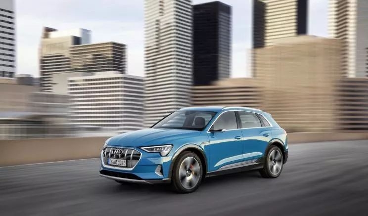 八月：奥色治郡